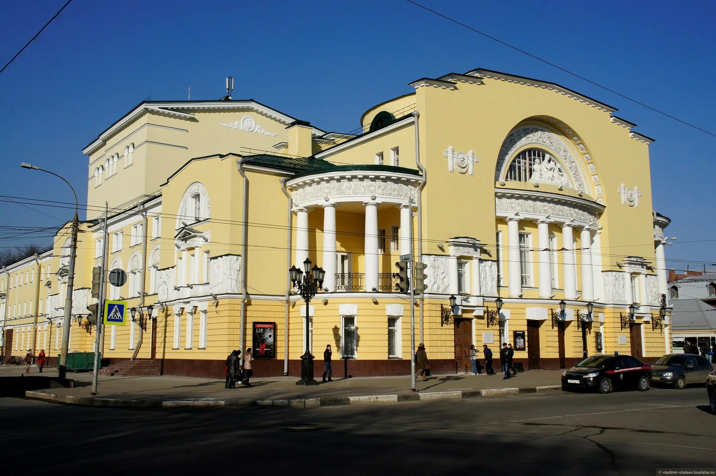 Театр ярославля фото. Волковский театр Ярославль. Театр имени Федора Волкова Ярославль. Театр драмы Ярославль. Первый театр в Ярославле.