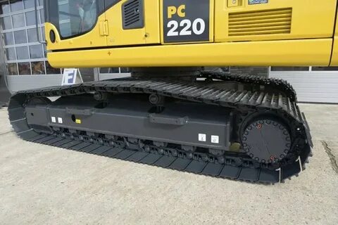 Комацу 220 8