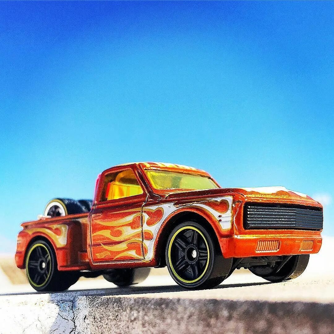 Hot pick up. Хот Вилс Шевроле пикап. 69 Chevy Pickup. Пикап chevy 69. 69 Chevy Pickup hot Wheels.