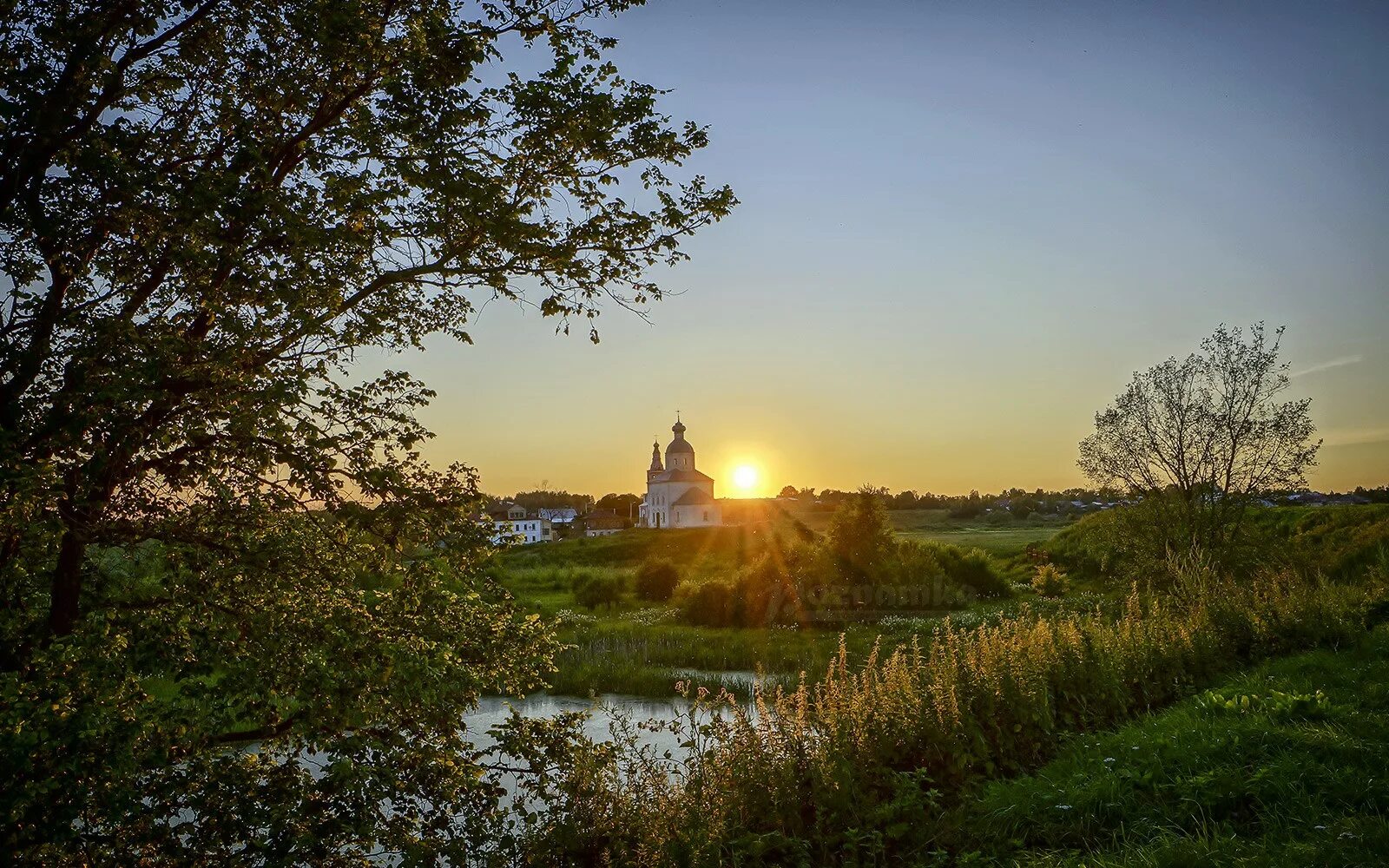 Кобзев поездка в суздаль стихотворение. Стихотворение о суздале. Стихотворение о суздале. Основание города суздаль. Стихи про суздаль.