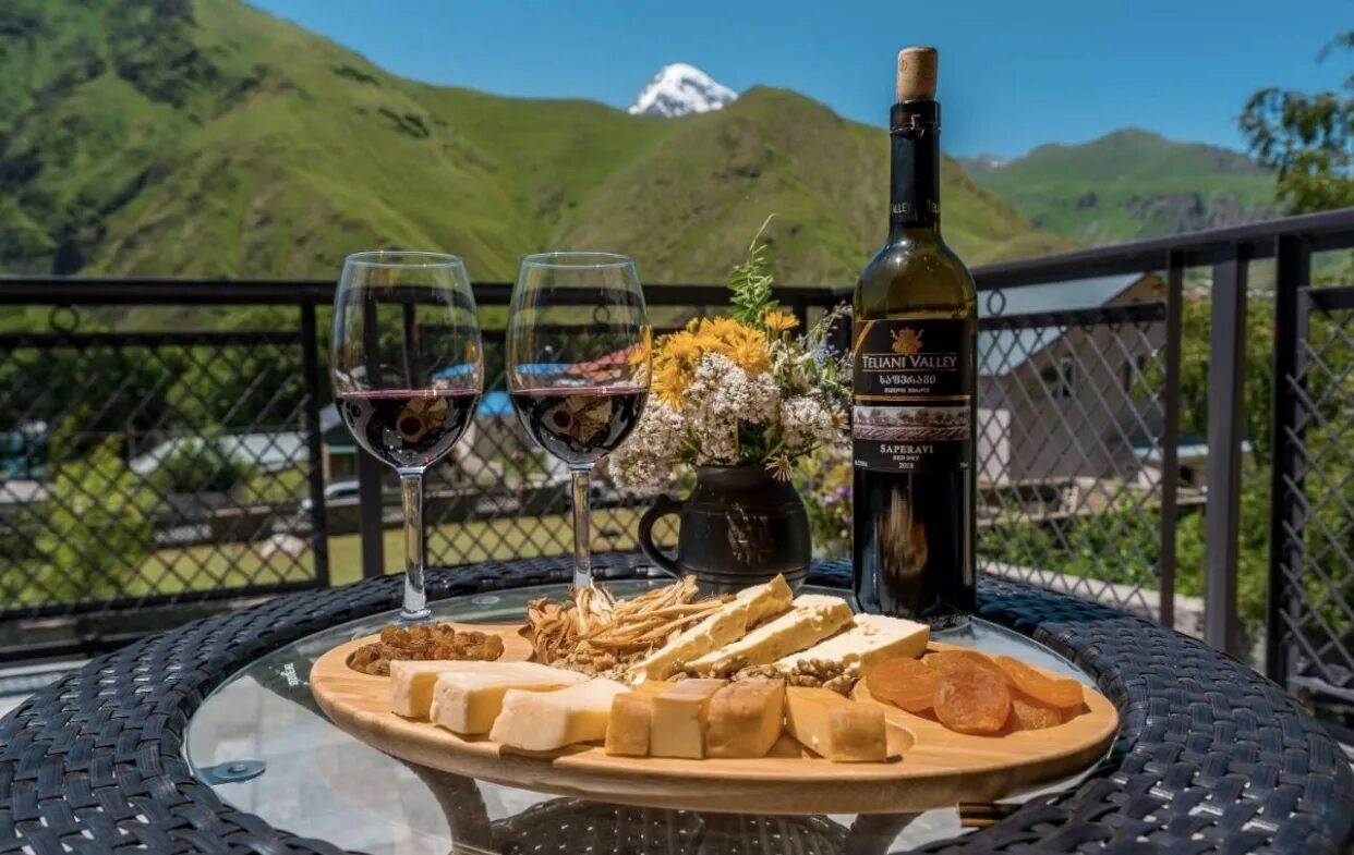 Ресторан панорама Kazbegi Грузия. Казбеги Грузия отель. Rooms Hotel Kazbegi Грузия. Грузия туры из беларуси 2024