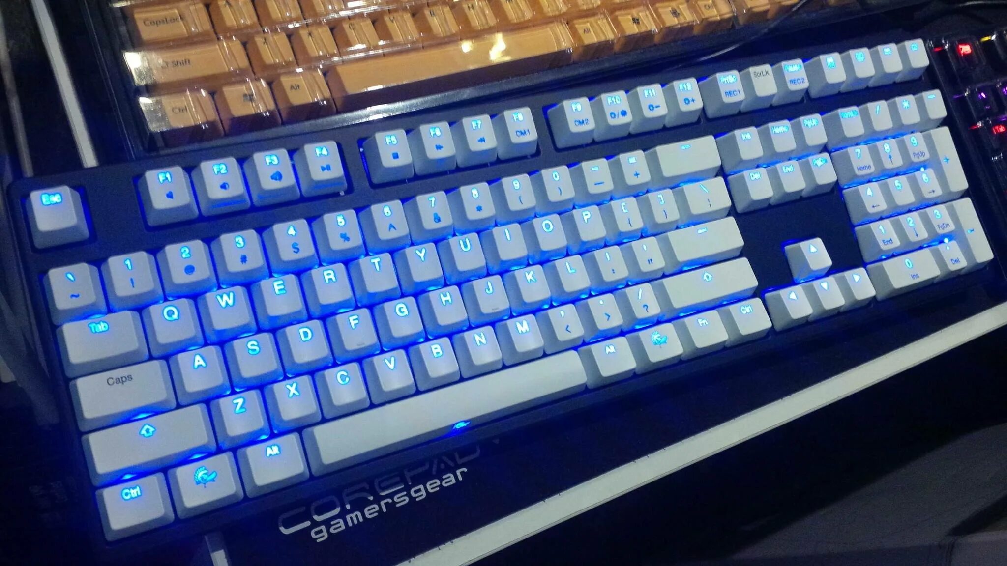 Who needs keyboards anyway. White Keyboard Black keycaps. Клавиатура Yeston va87. Mechanical Keyboard Lite Blue. Клавиатура mk700 USB.