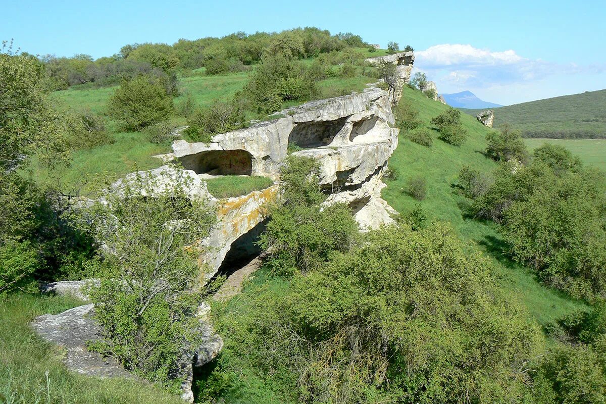 Бакла крым. Пещерный город Бакла. Бакла гора Крым. Бакла пещерный город в Крыму. Пещепещерный городок Бакла.