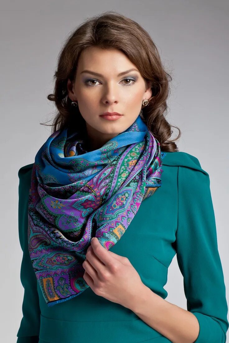 Каким цветом платок должен быть. Платок. Шарф. Модные шарфы. Платок женский.