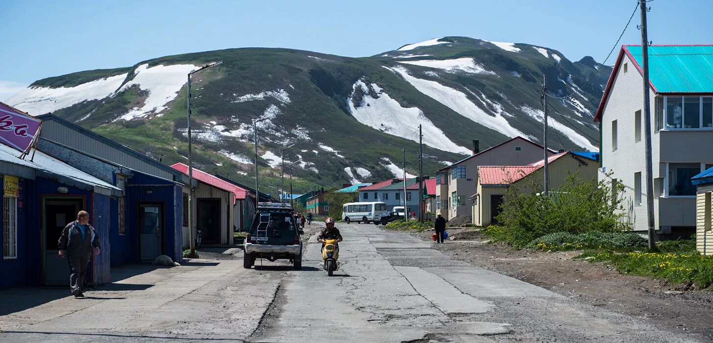 Северо курильск сколько время. Курильские острова Северо Курильск. Парамушир остров в Сахалинской области. Северо Курильск остров Парамушир. Город Северо-Курильск о. Парамушир.