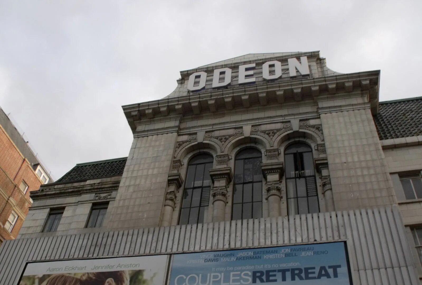 Кинотеатр Одеон в Лондоне. Odeon Лестер сквер Лондон. Odeon Cinema London Leicester Square. Кинотеатр Одеон в Лондоне 1930.