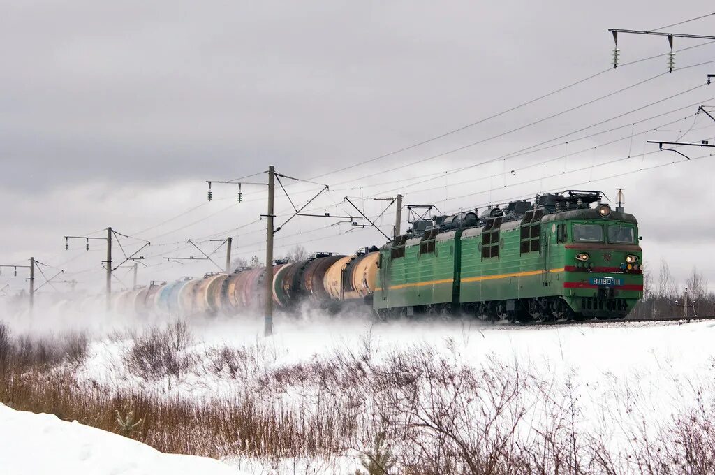 Перегон электровоза. Электровоз вл80с зимой. Вл80 1111. Грузовой поезд вл80с 253. Грузовой поезд вл80с 1915.