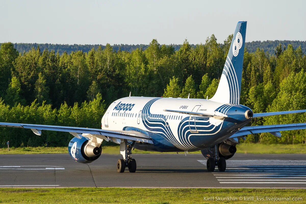 Авиарейсы красноярск москва. Красноярск-Горно-Алтайск самолет. Самолет Красноярск. Емельяново. Самолет Красноярск Хабаровск.