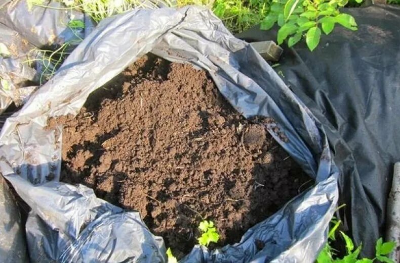 Как быстро сделать компост. Компост в мешках. удобрения в мешках.