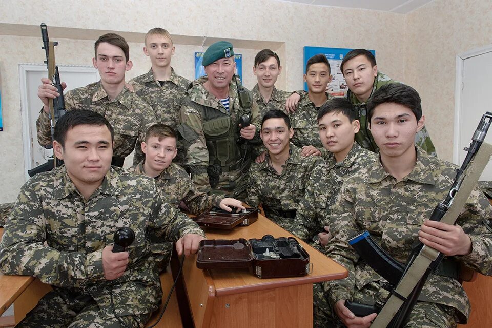 Руководитель военно патриотического клуба. Военно-патриотический клуб. военно-патриотический клуб техникума. форма военно патриотического клуба. костанайский сельскохозяйственный колледж.