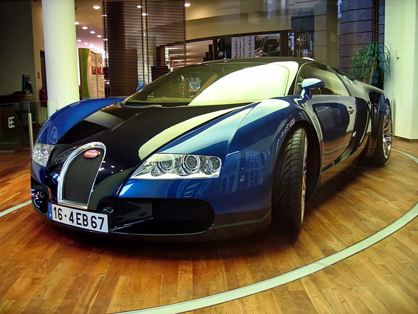 Bugatti Veyron 16.4. Дорогой автомобиль в казани