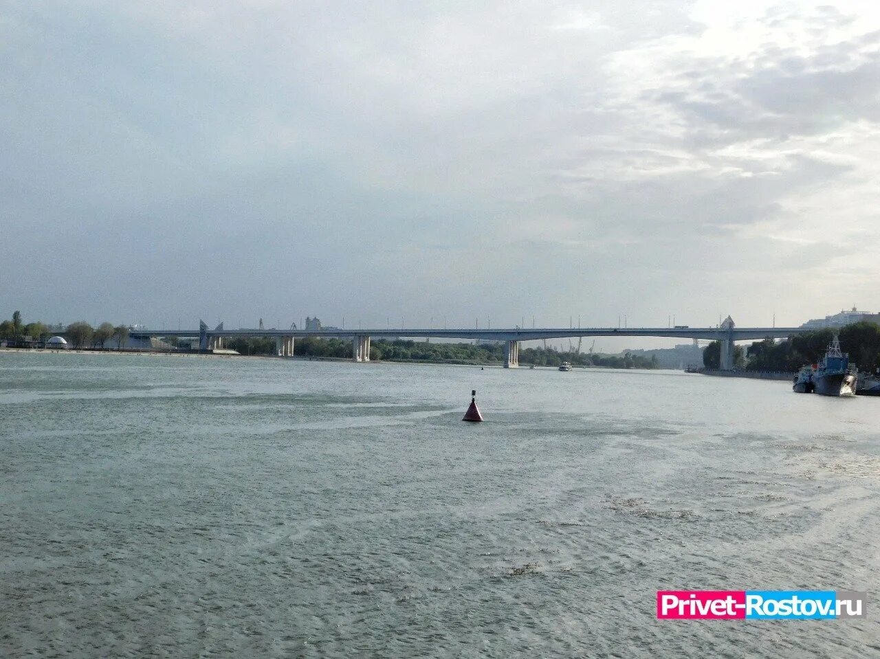 Температура воды в реке дон в ростове. Река Дон Ростов на Дону сегодня. Мост Ростовское море. Уровень воды в Дону. Ростов уровень воды в Дону.