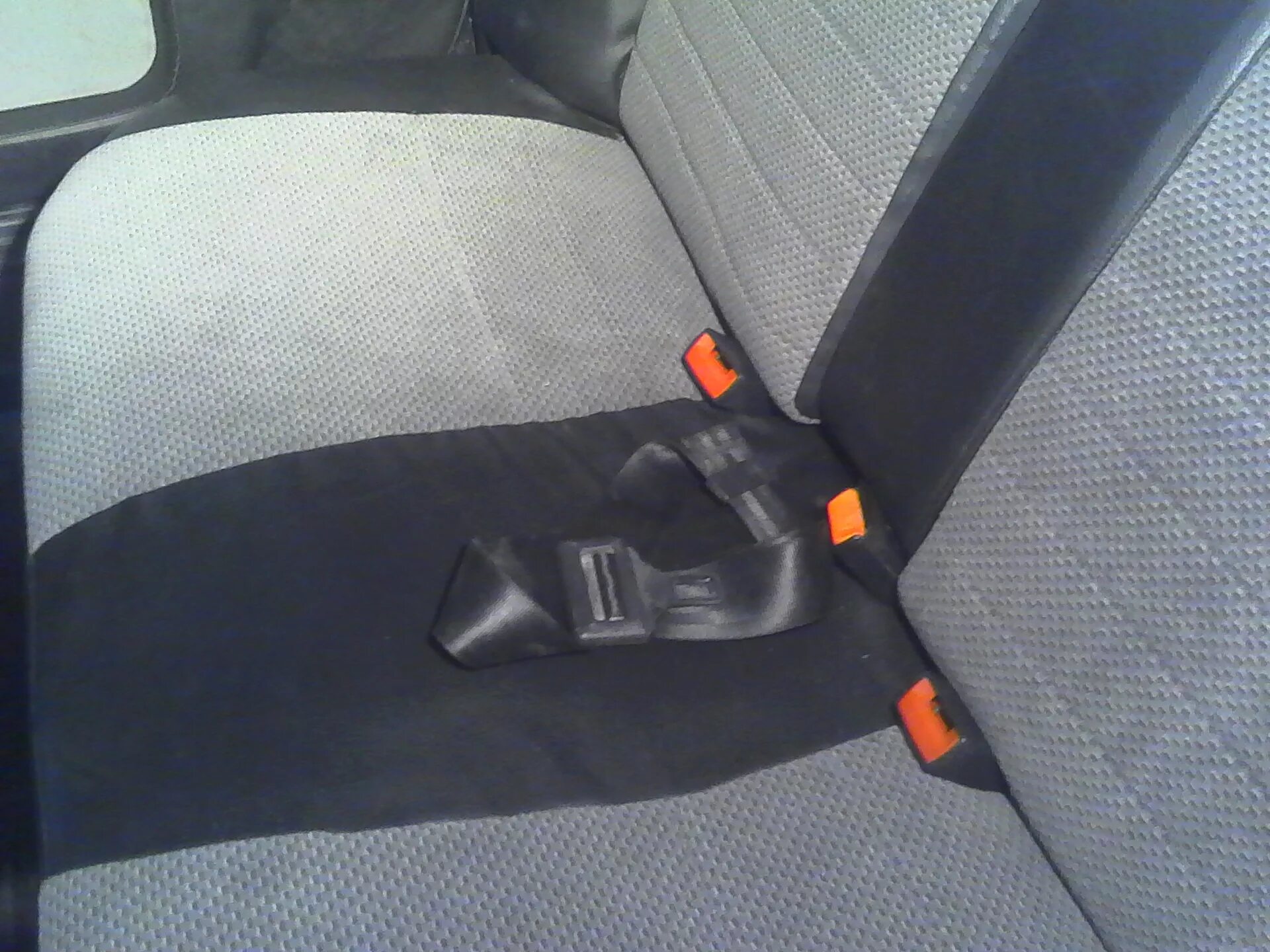 Ремень безопасности 2112. Задние ремни безопасности ВАЗ 2112. Ремни безопасности на ВАЗ 2115 на сиденье. Ремень безопасности ВАЗ 2114.