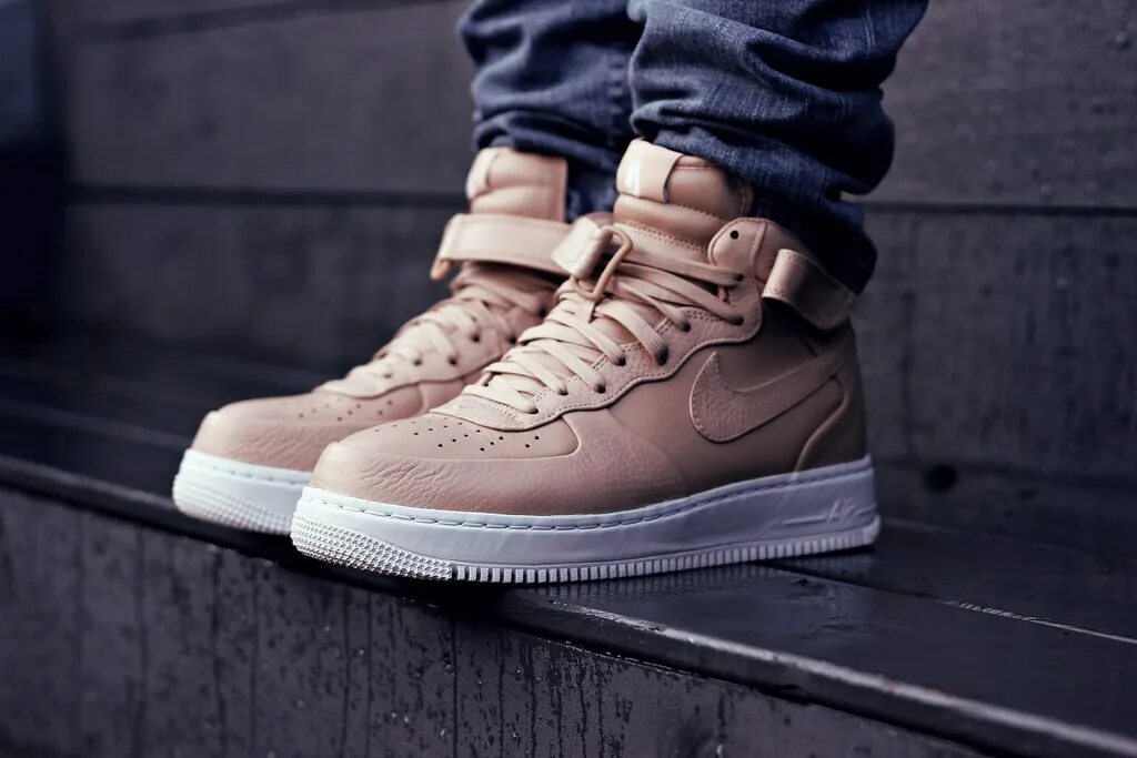 Найк аир коричневые. Nike Air Force 1. Кроссовки Nike Air force1 Mid. Найк АИР Форс 1 МИД. Nike Air Force 1 Mid QS.