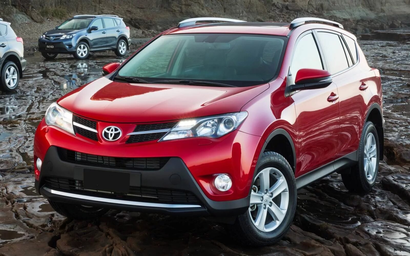 Toyota rav4 красная. Тойота рав 4 2014. Рав 4 красный. Rav4 2013 красный.