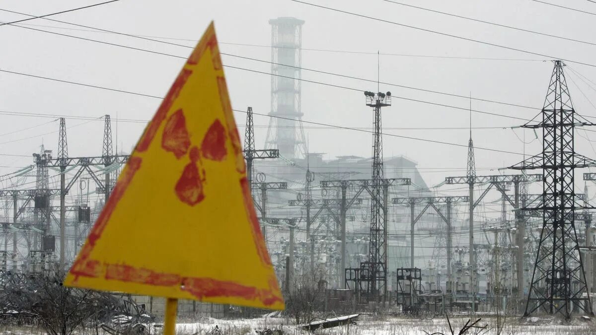 Выброса радиоактивного топлива при аварии на аэс. Аварии с выбросом радиоактивных веществ Чернобыль. АЭС Чернобыль радиация. Чернобыль выброс радиации. Чернобыль атомная катастрофа.