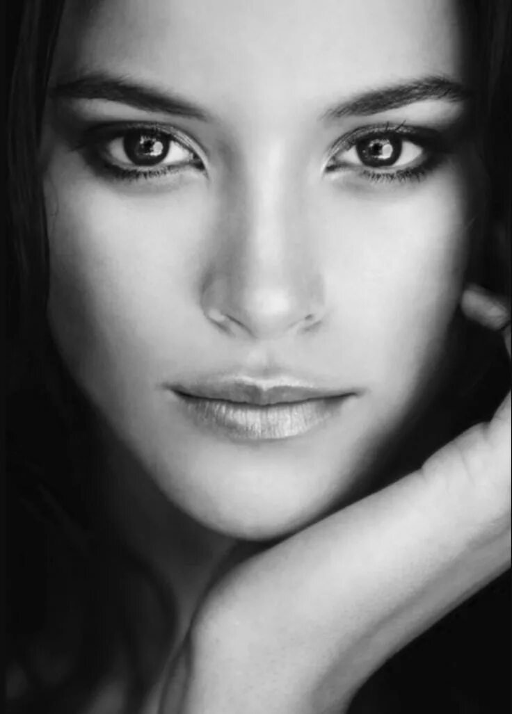 Красивая женщина взгляд. Красивая женщина взгляд. Лицо девушки. Angelina petrova взгляд. Красивая женщина.