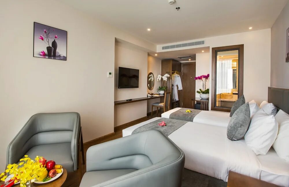 Trang ex. Dtx hotel nha trang. infotour hotel nha trang. dtx hotel nha trang rooftop pool.