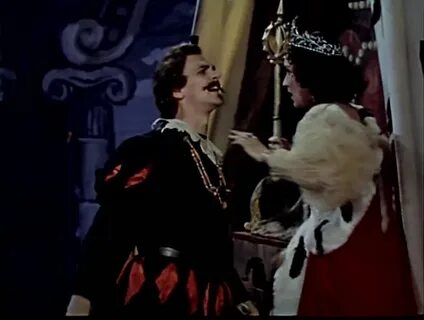На подмостках сцены