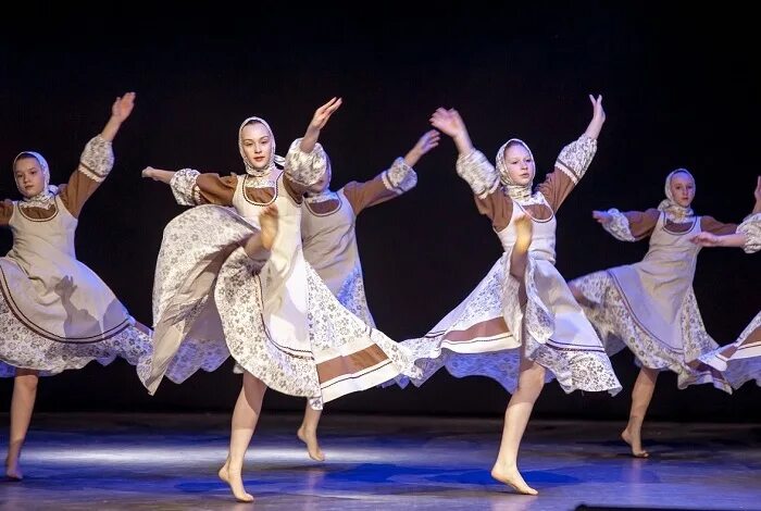 народные танцы. марина девятова. русский танец. народная музыка в современной обработке для танцев. марина девятова и шоу-балет яr-dance.