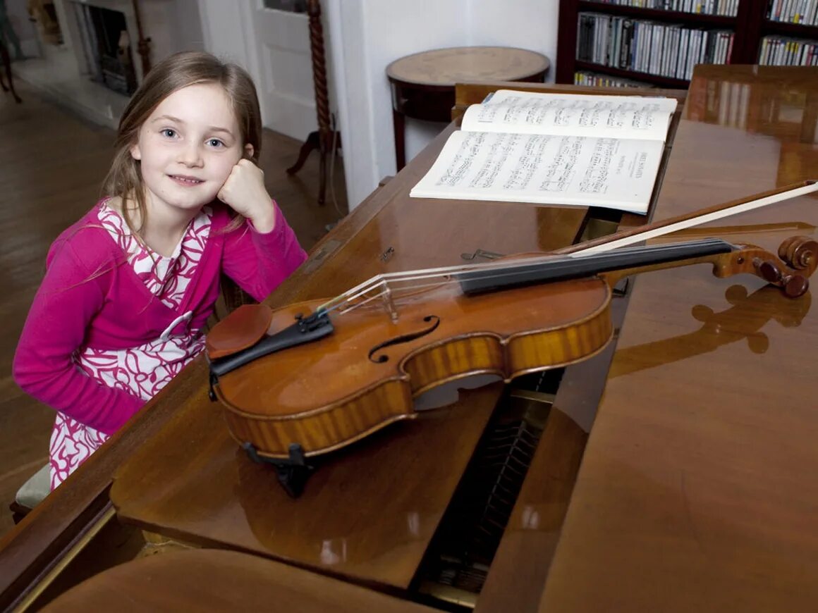 Гениальная девочка. Альма Дойчер. Альма Дойчер сейчас. Пианистка и скрипачка. Девушка композитор.