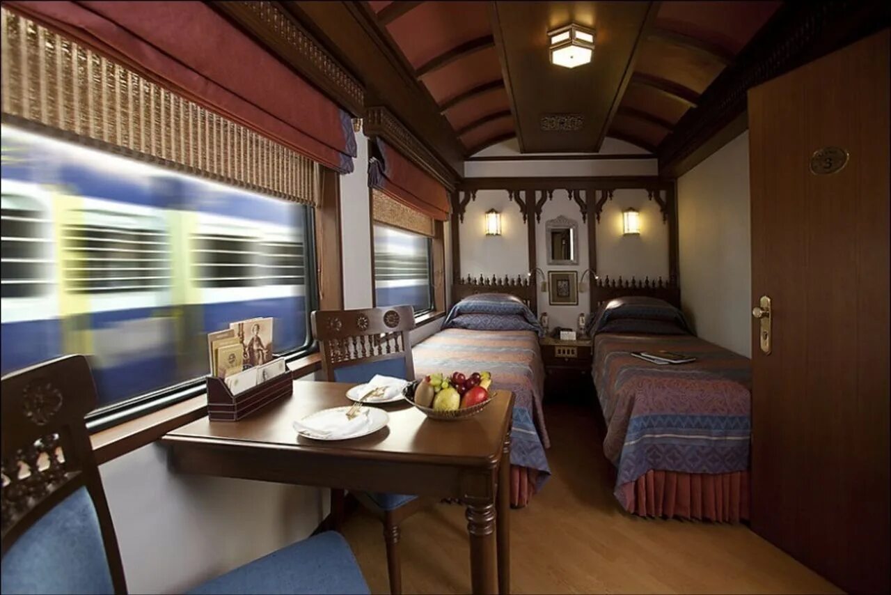 Поезд купе Люкс махараджей Индия. Поезд Махараджа экспресс индийский. Поезд Махараджи в Индии. Экспресс махараджей самый роскошный поезд.