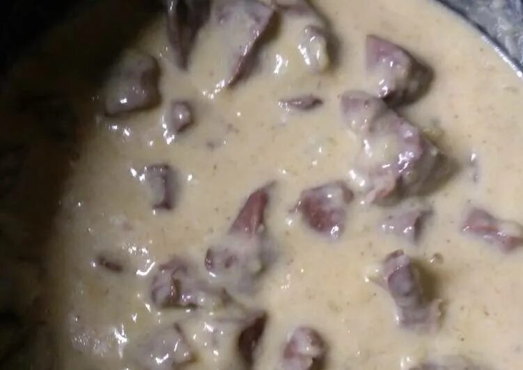 свиное сердце в сметанном соусе. свиное сердце с майонезом. свиное сердце тушеное в соусе. сердце баранье тушеное. свиные сердца со сметаной.