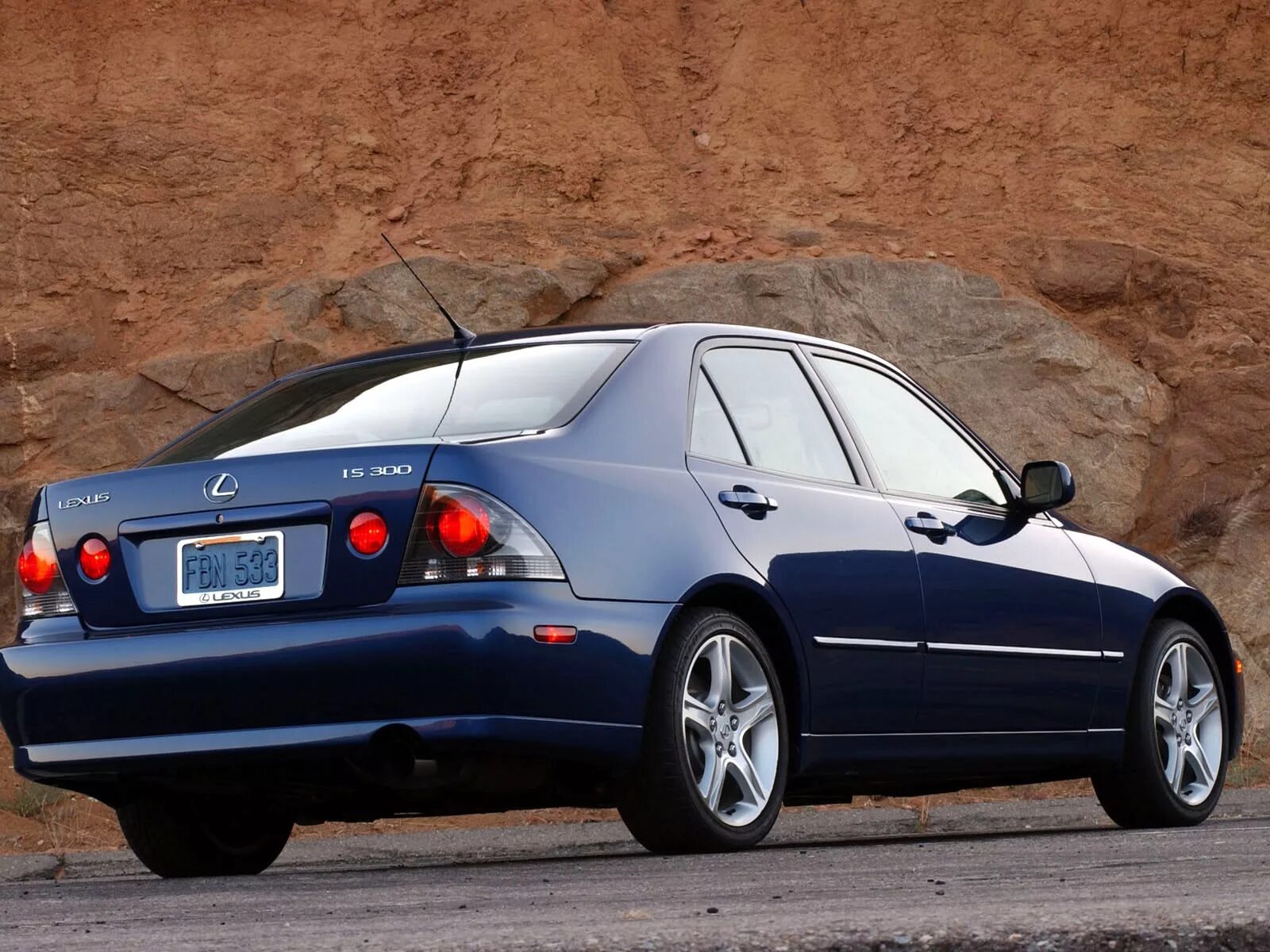 Lexus is поколения. Лексус is 300 2001. Лексус is 300 1 поколение. Lexus is300 2001. Lexus is 300.