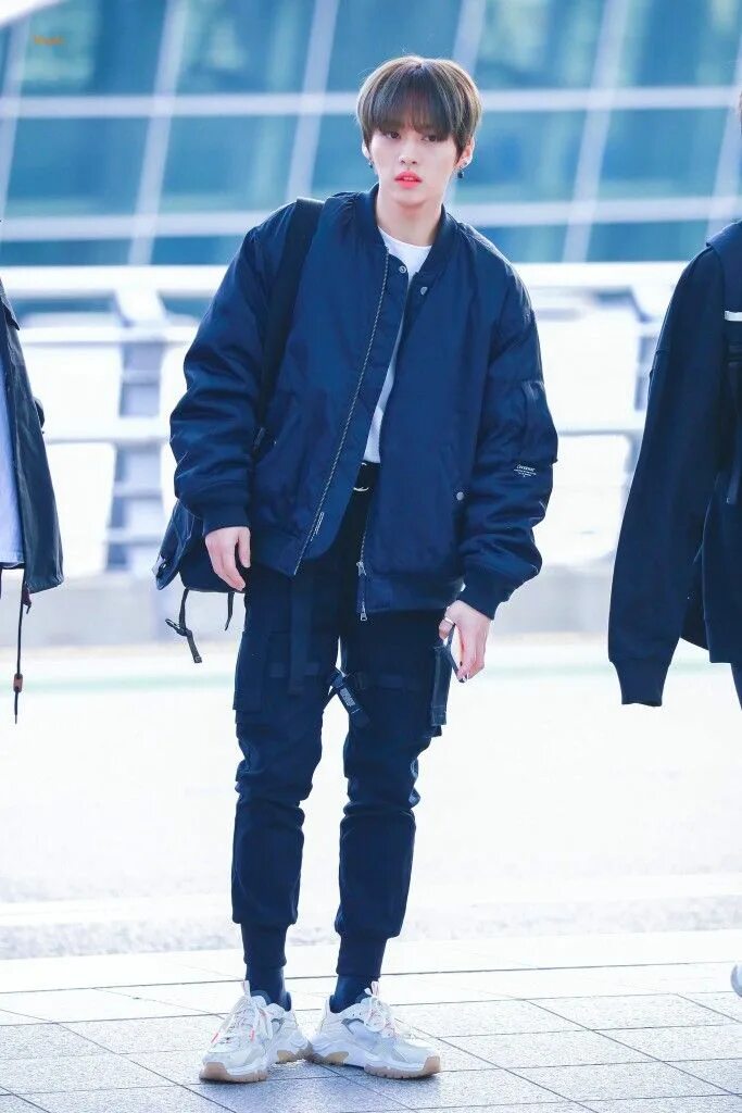 Мигхо в полный рост stray kids. Ли мин хо ноги. Чхве минхо в полный рост. Ли мин хо 2023. Ли мин хо stray kids.