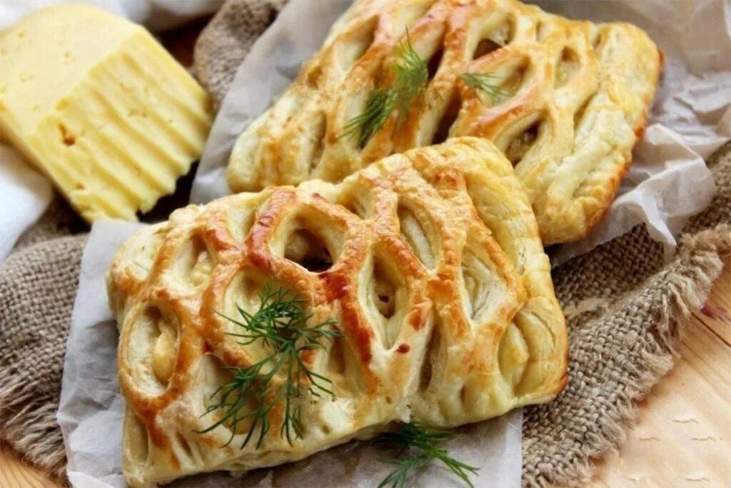 Пирожки из готового мяса