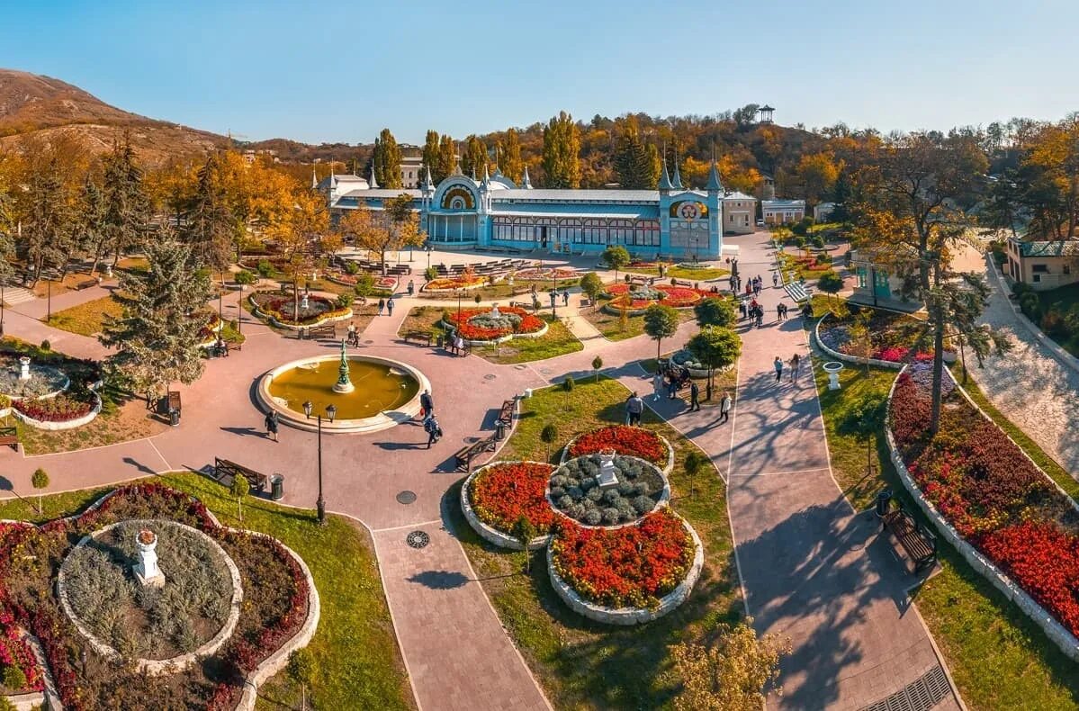 Пятигорский парк цветник. Курортный парк Пятигорска. Курортный парк цветник Пятигорск. Парк цветник в Пятигорске достопримечательности.