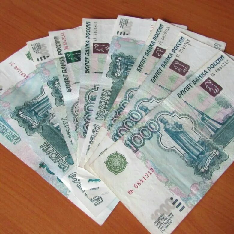 15 тыс 9 1 тыс. Тысячные купюры на столе. Деньги в руках. Деньги на столе. Деньги рубли.
