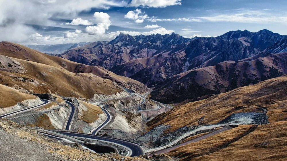 Самый длинный тракт. Трансфэгэрашское шоссе румыния. Горный серпантин сочи лазаревское. Противолавинная галерея м-54. Горно алтайск чуйский тракт.