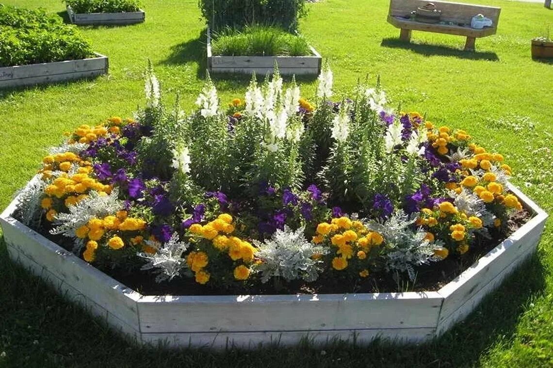 Формы клумб для цветов. Клумба геншин. красивые клумбы. клумбы для цветов на даче. оригинальные клумбы.