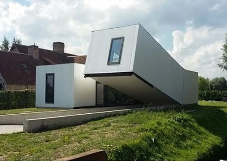 Самый некрасивый дом. Уродливый дом. Дом не красивый. Самый уродливый дом. Красивый и некрасивый дом.