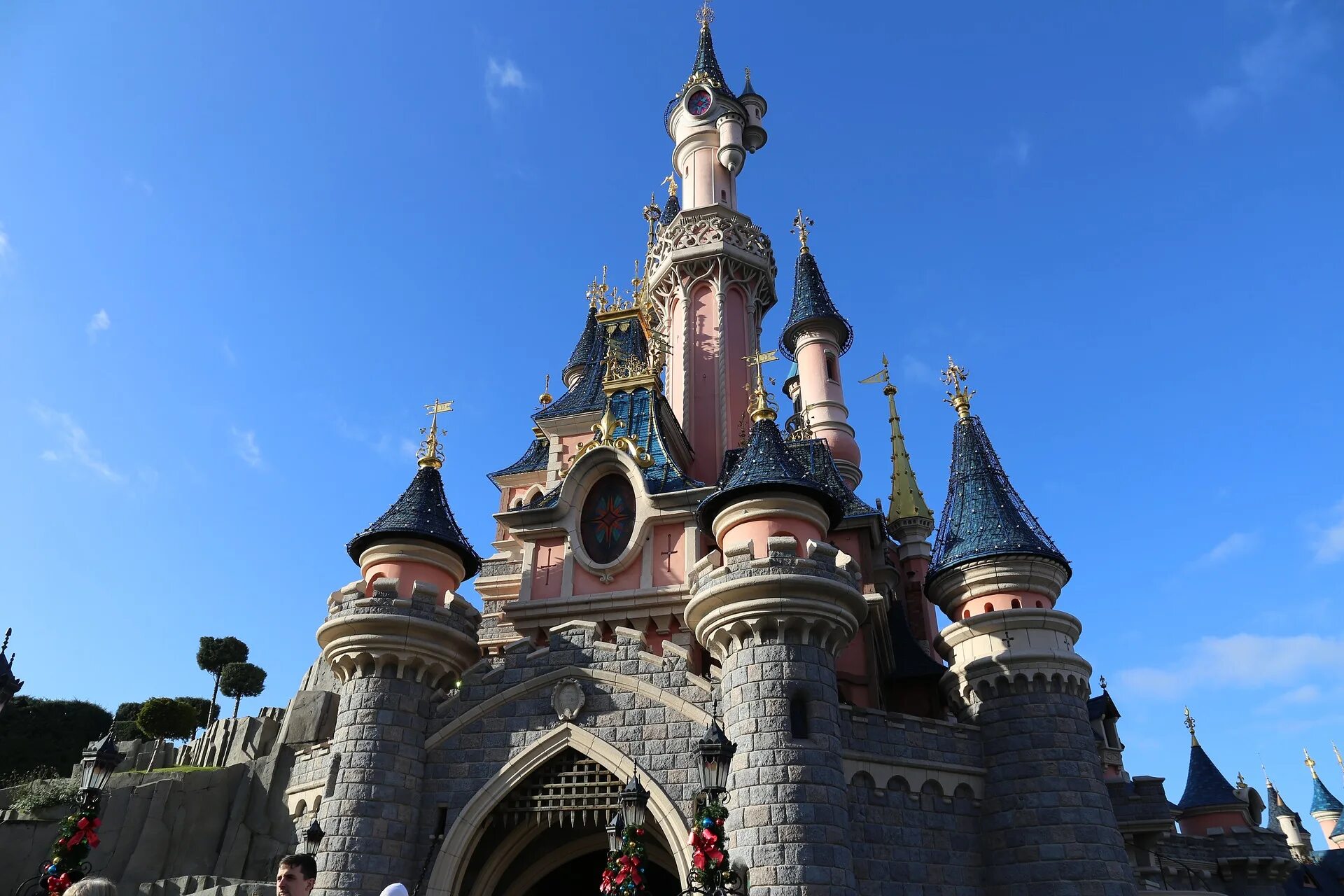 Диснейленд Париж Disneyland Paris. Замок Диснейленд в Париже. Парижский Диснейленд замок спящей красавицы. Диснейленд Париж аттракционы. Дисней диснейленд