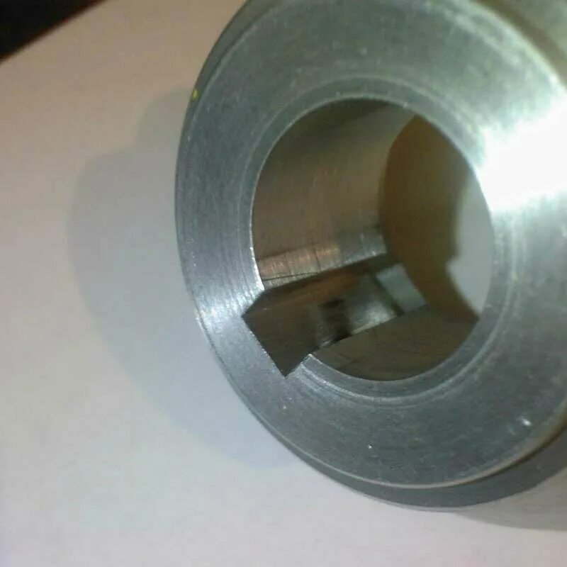 Шпоночный паз n9. Под шпонку. 923 (шпоночный вал). Шпоночный паз вал 28мм. Шпоночный паз на чертеже гост.