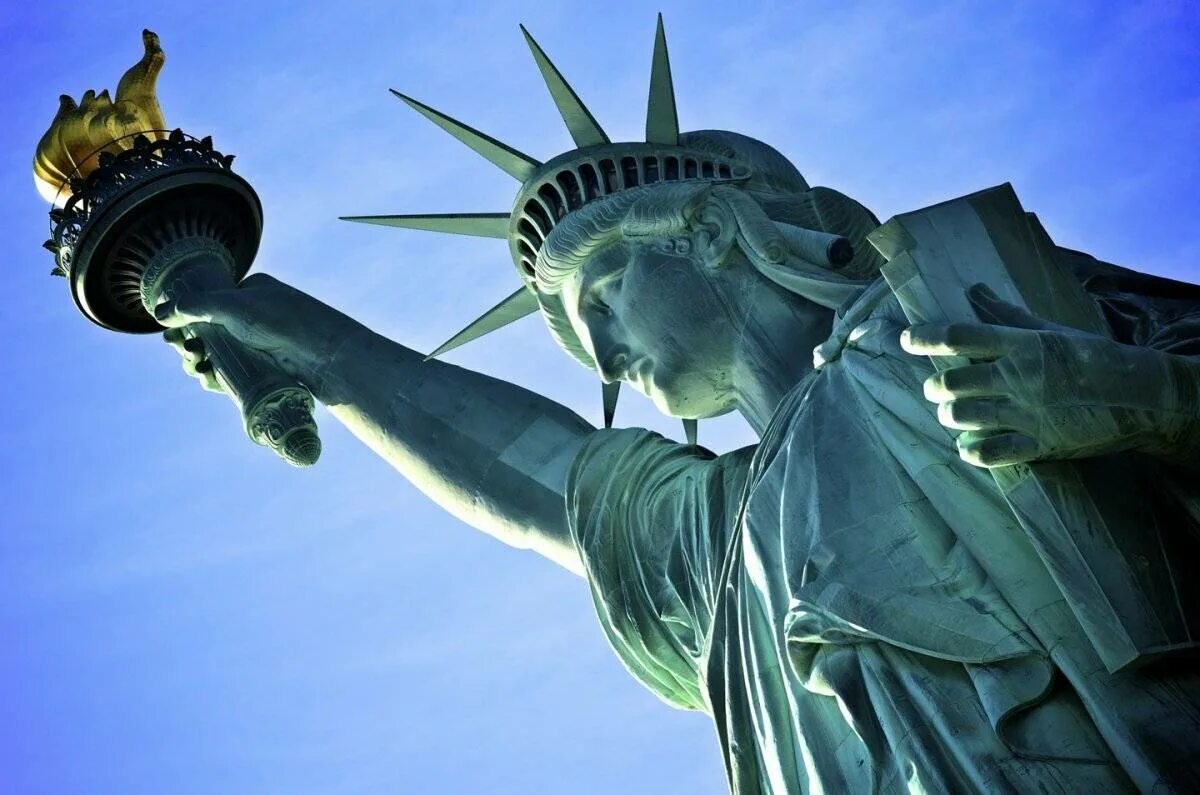 Страна где статуя свободы. Статуя свободы США. Статуя свободы Нью-Йорк. Факел статуи свободы. Символ Америки статуя свободы.
