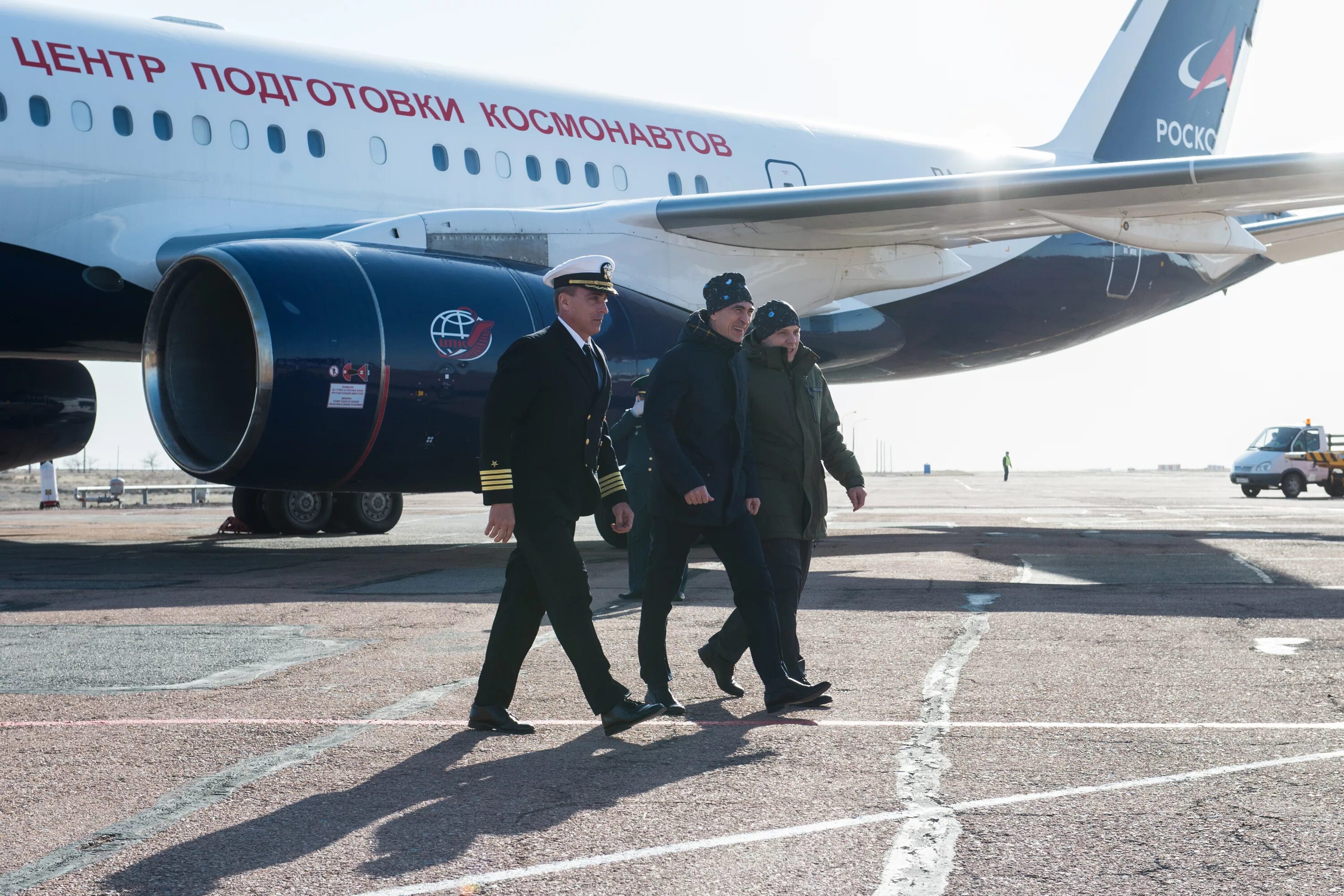 154 центр. Экипаж ту 154. ту-204-300 роскосмос. ту 154 центр подготовки космонавтов. ту 154 самолет экипаж.