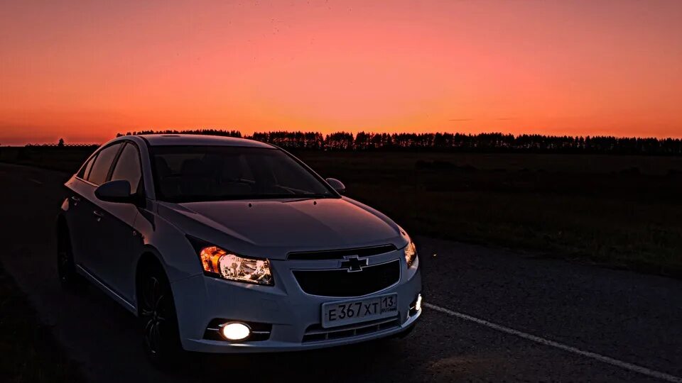 Chevrolet Cruze ночью. Chevrolet Cruze опер. Сходка Шевроле Круз. Chevrolet Cruze хэтчбек опер.