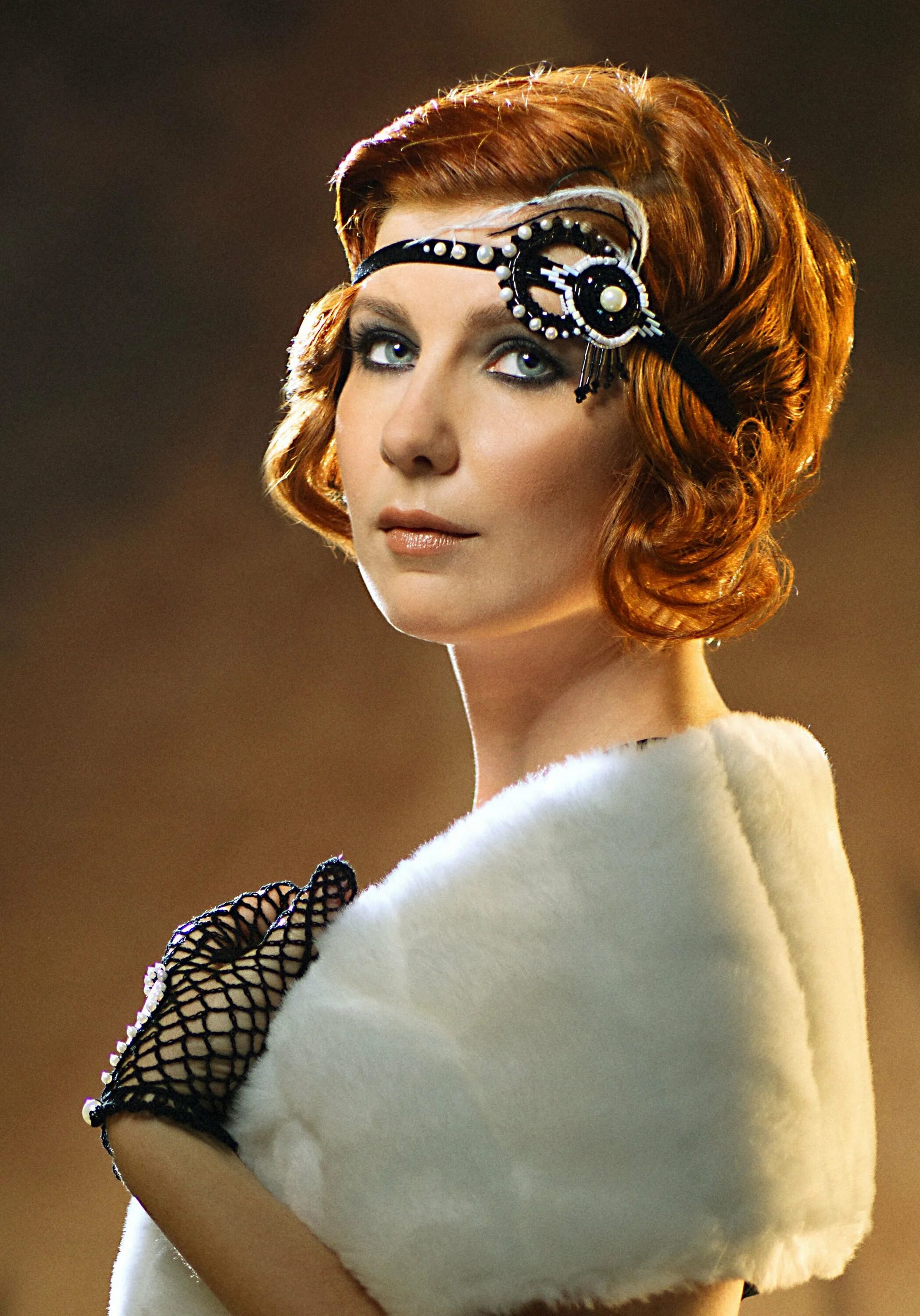 причёски 20-х годов женские. украшения в стиле 30-х годов. луиза брукс стрижка. луиза брукс 1920 в кино. прически 20х годов.