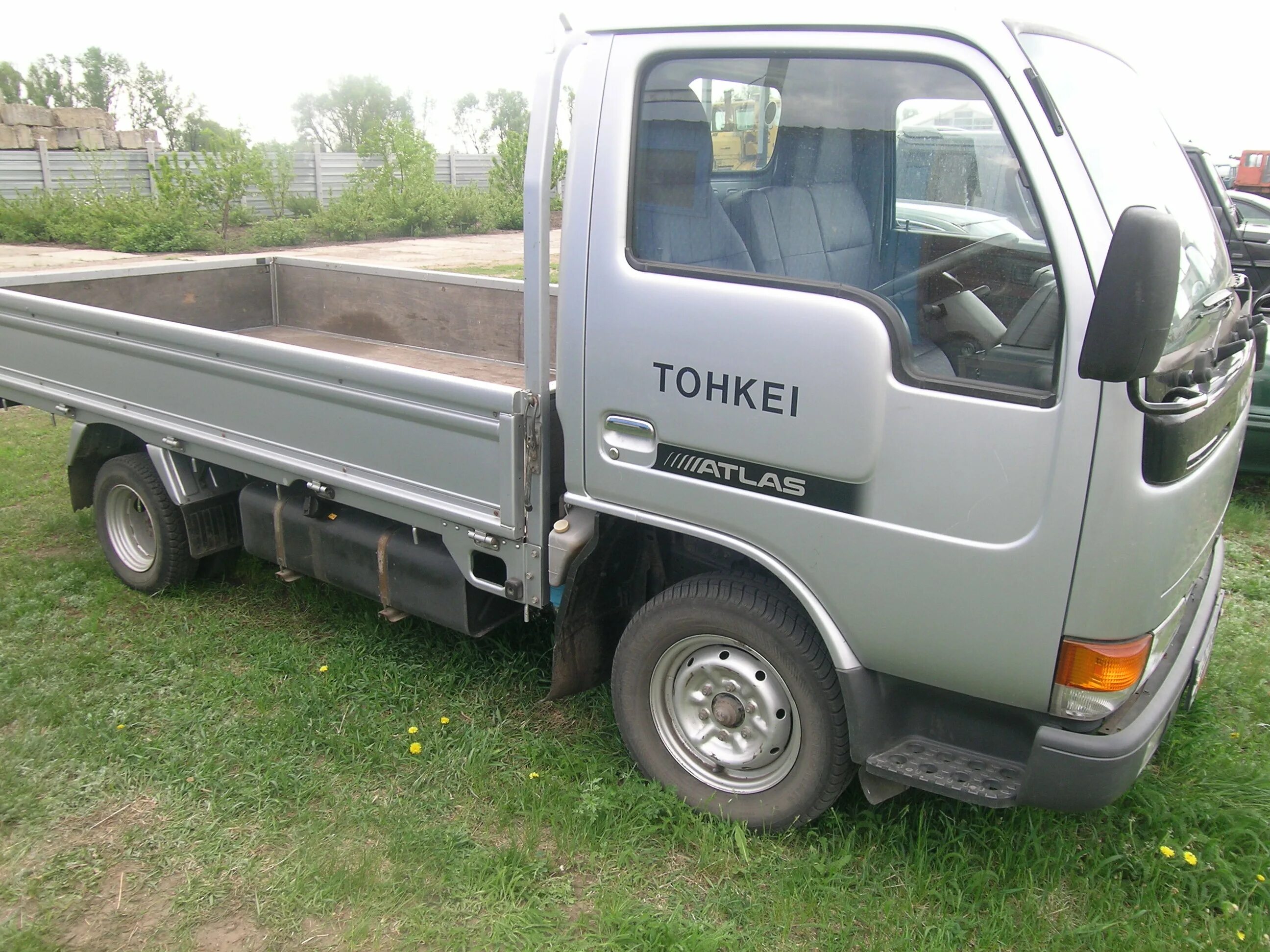 Nissan atlas 4wd. Daihatsu hijet 1998. хино самосвал 5 тонн. Nissan atlas 2014. японский грузовичок.