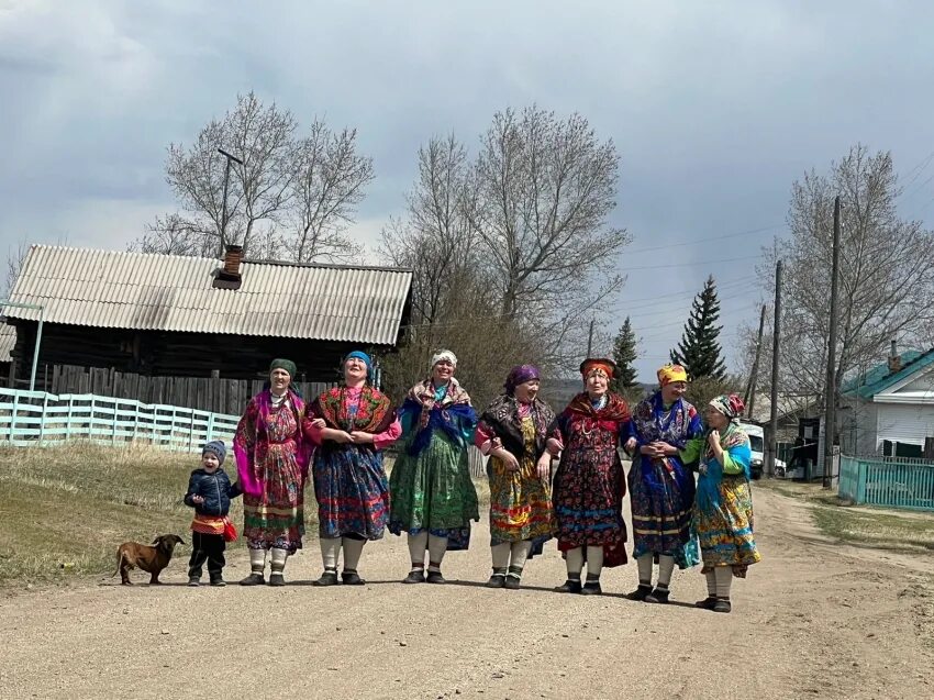 Большой куналей бурятия. Республика бурятия фото. Бурятская деревня. Семейские староверы забайкалья тарбагатай. Семейские старообрядцы забайкалья.