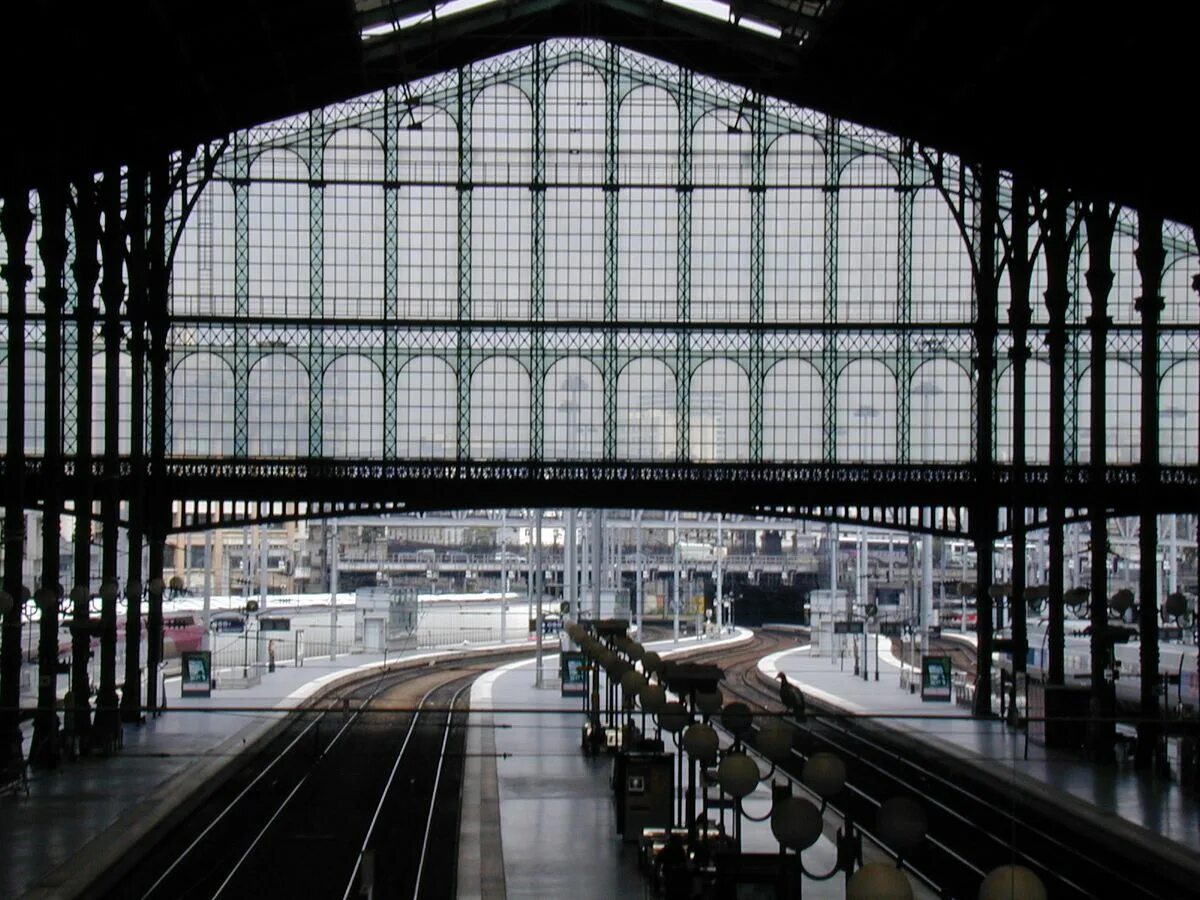 Железная дорога париж вена. Лионский вокзал в Париже. Gare du Nord вокзал. ЖД вокзал Норд Париж. Лондон вокзал Gare du Nord.