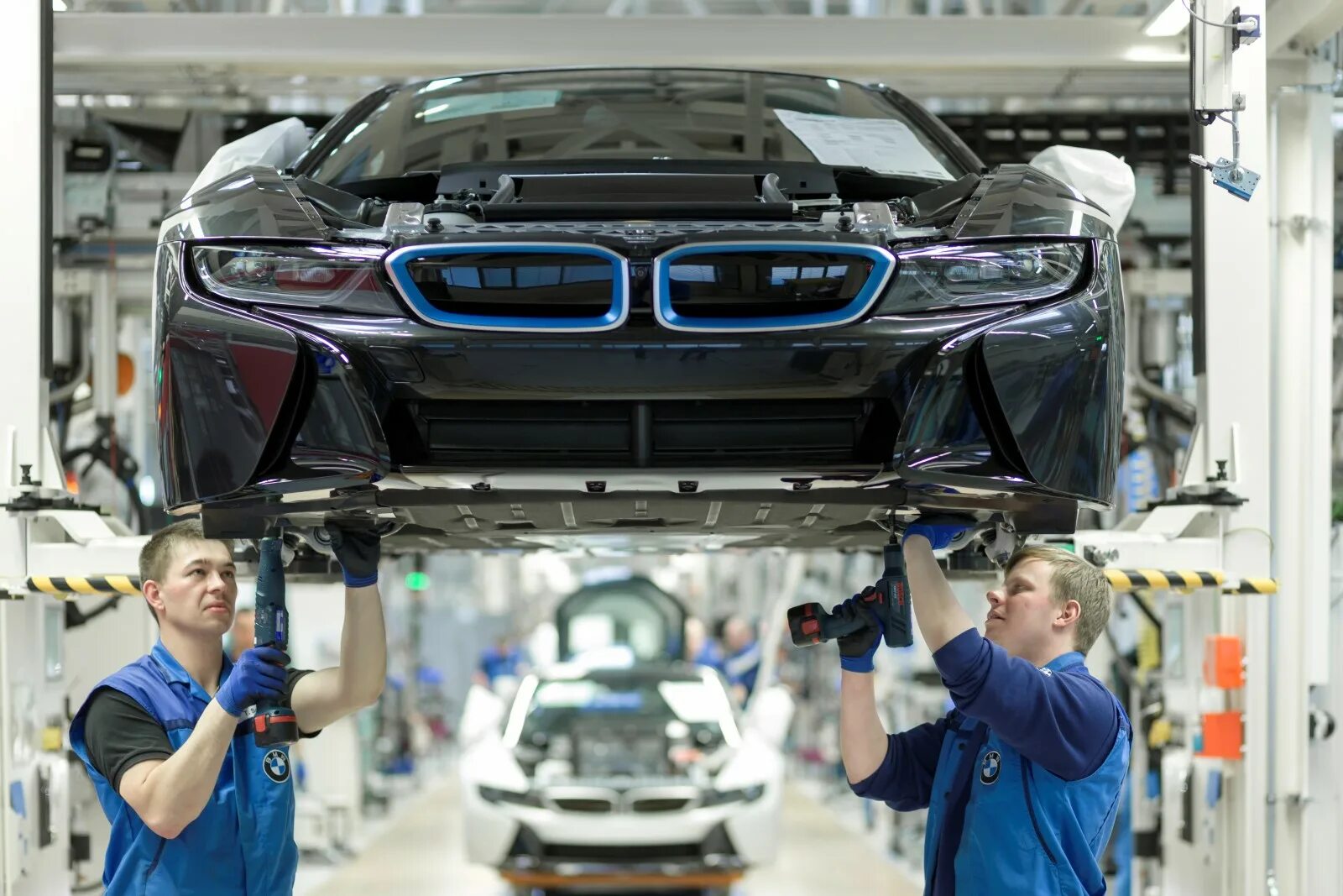 Конвейер БМВ. Завод Автотор БМВ. BMW i8 Production. Машина завод БМВ е60. Предприятиях автомобильной промышленности