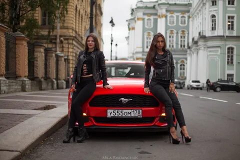 2 женщина 2 машина