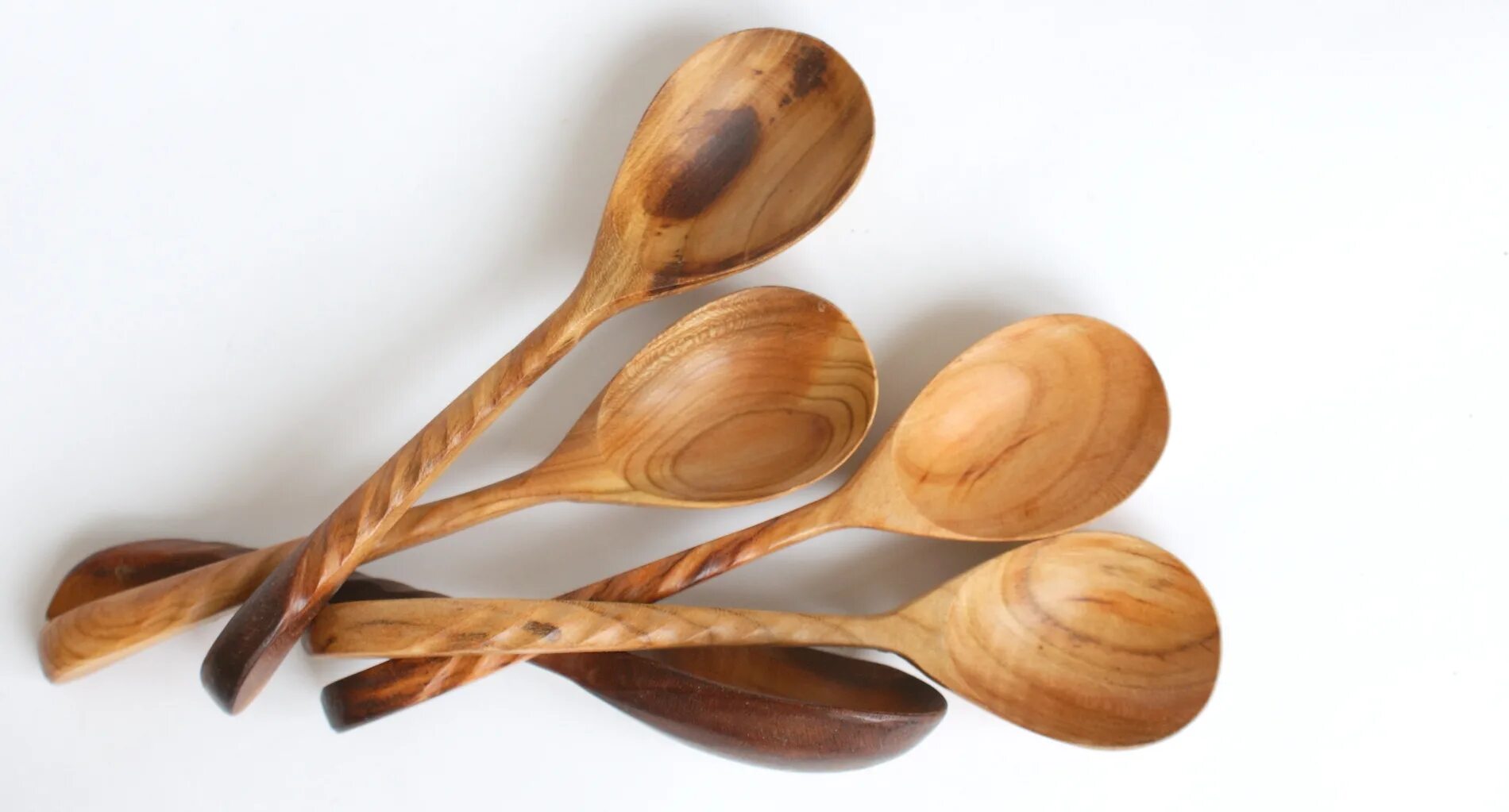 Wooden spoon. Деревянная ложка. Старинные деревянные ложки. Деревянная ложка на белом фоне. Деревянные ложки на прозрачном фоне.