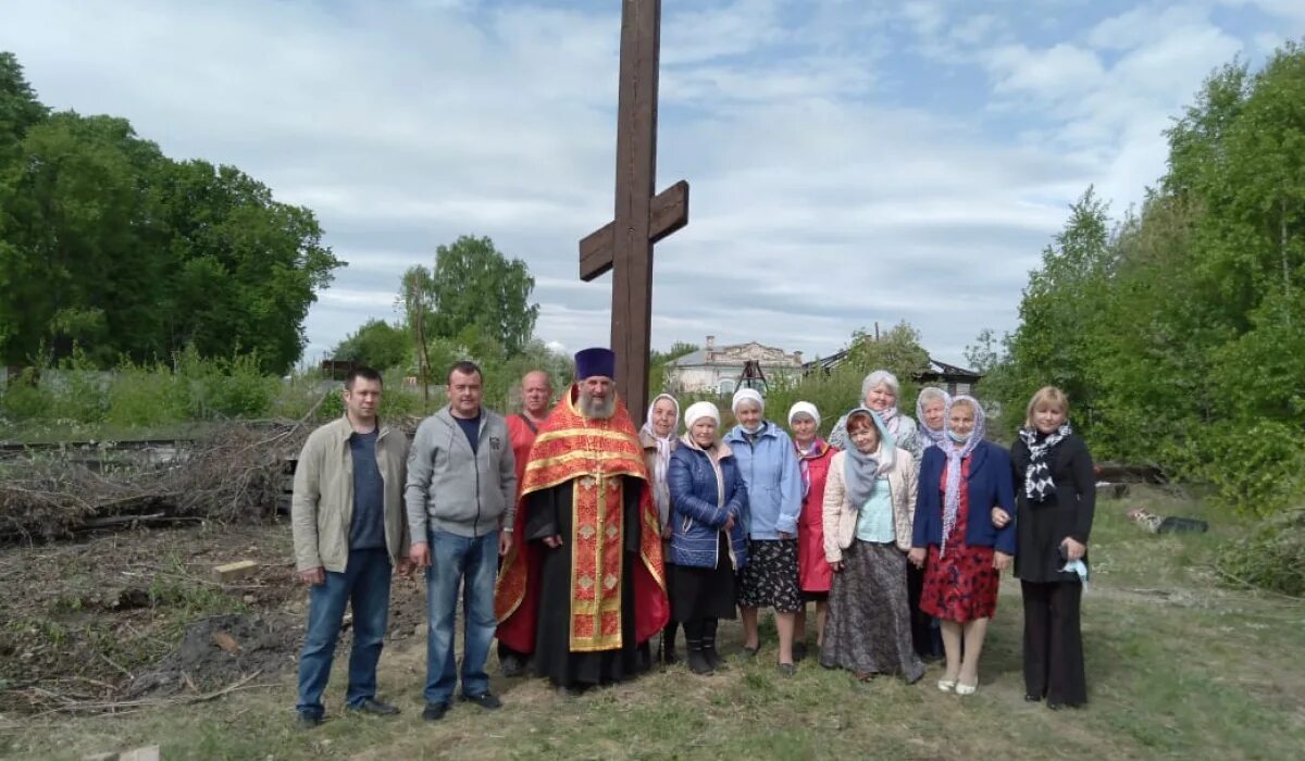 Погода красногвардейский район п красногвардейский. Поклонный крест на месте разрушенного храма. Поклонный крест Черемисиново. Крест установлен на месте разрушенного храма. Надпись на поклонном кресте на месте разрушенного храма.