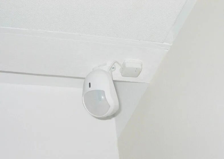 Atn000137 датчик движения. датчик движения над дверью. светильник над входной дверью с датчиком движения. датчик движения covi security cs-pir01 (24114). датчик движения h1.