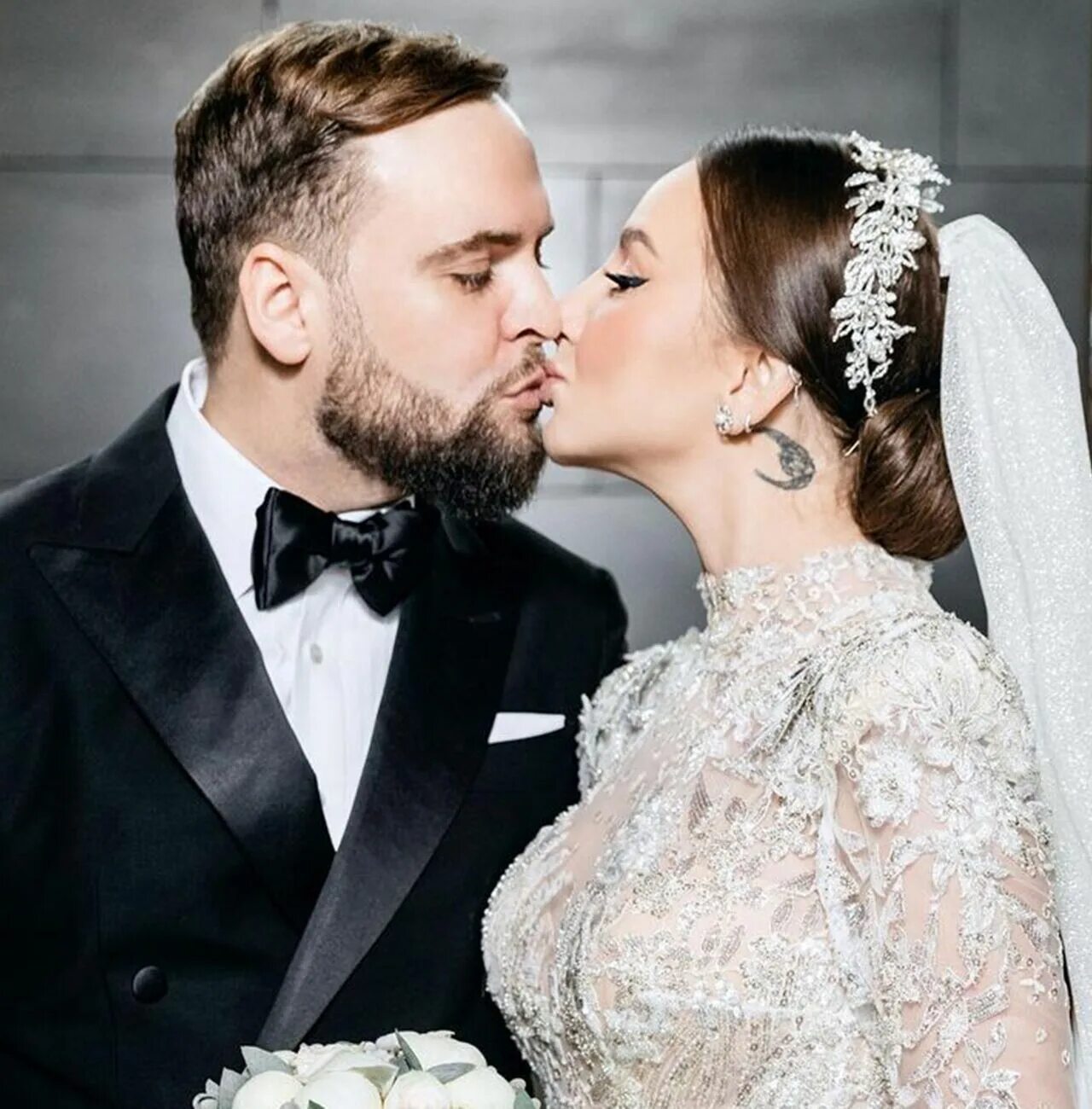 Муж анны асти. Асти где сейчас живет. Артик анна дзюба. Асти певица. Анна дзюба певица.